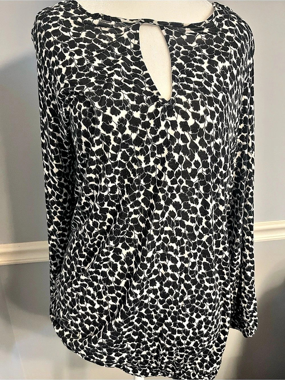 Black & White abstract print Long Sleeve top elastic cuffs and hem